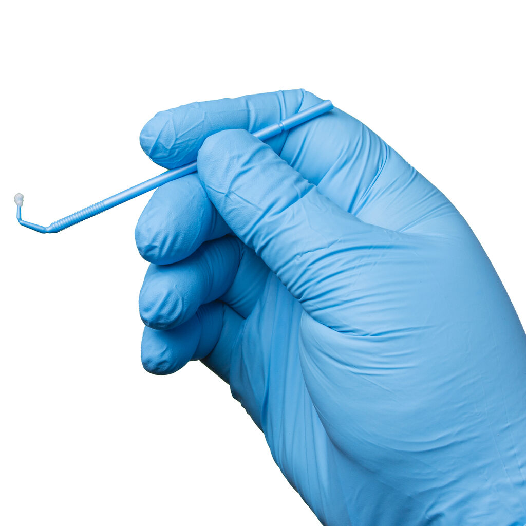 microbrush-duo-applicator-blue-bent-up-in-hand-1 Young Innovations